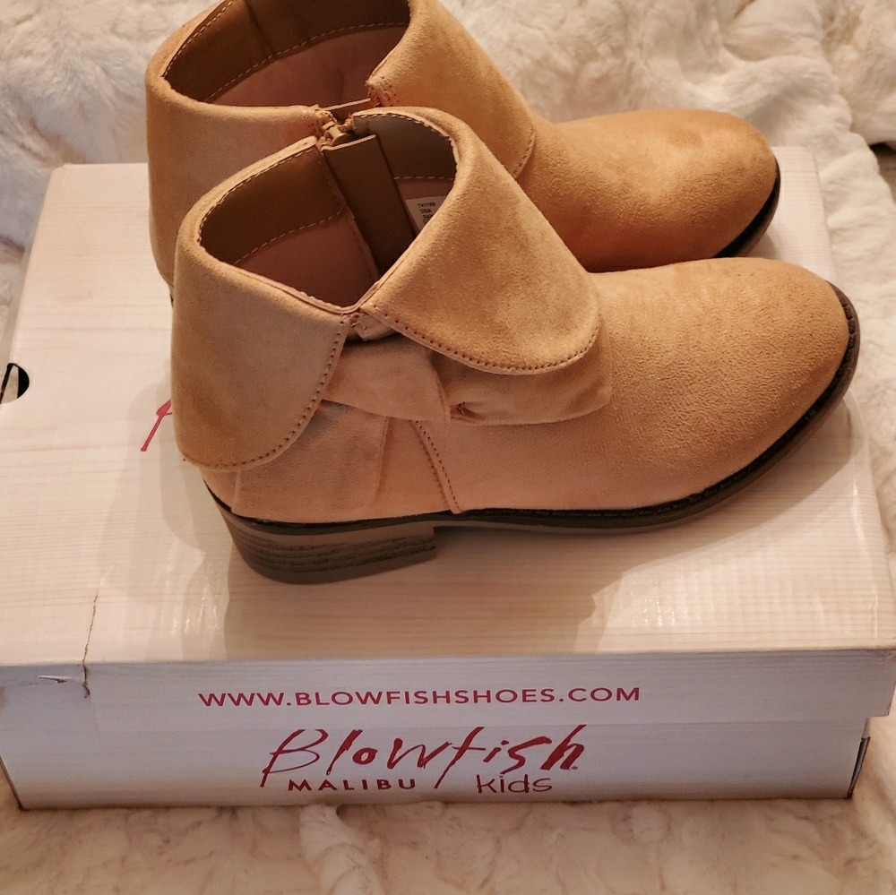 NWB Girls Ankle Booties